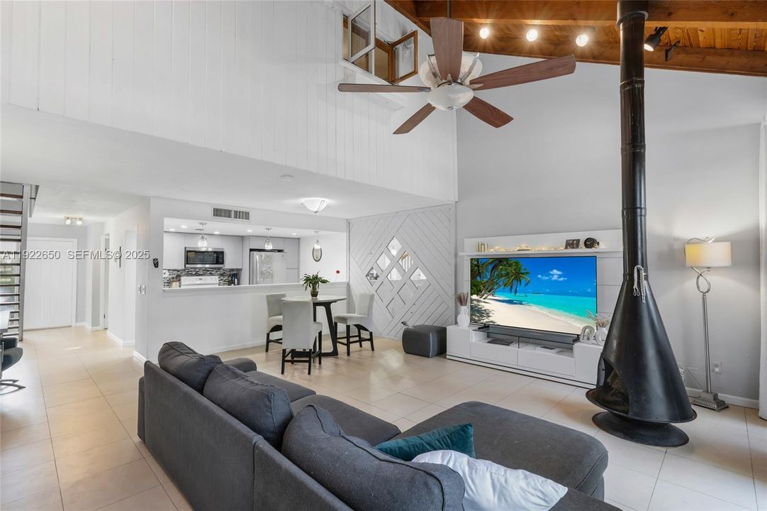 待售: $399,000 (2 贝兹, 2 浴室, 1318 平方英尺)