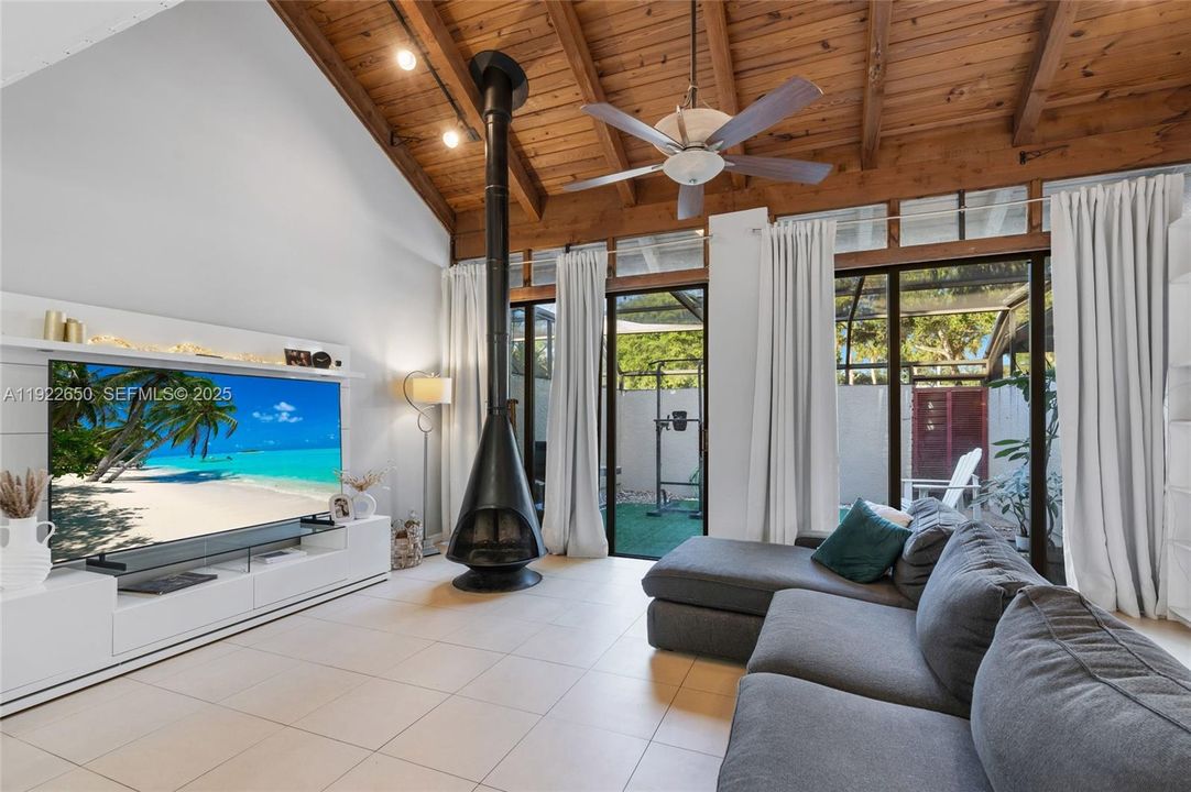 待售: $399,000 (2 贝兹, 2 浴室, 1318 平方英尺)