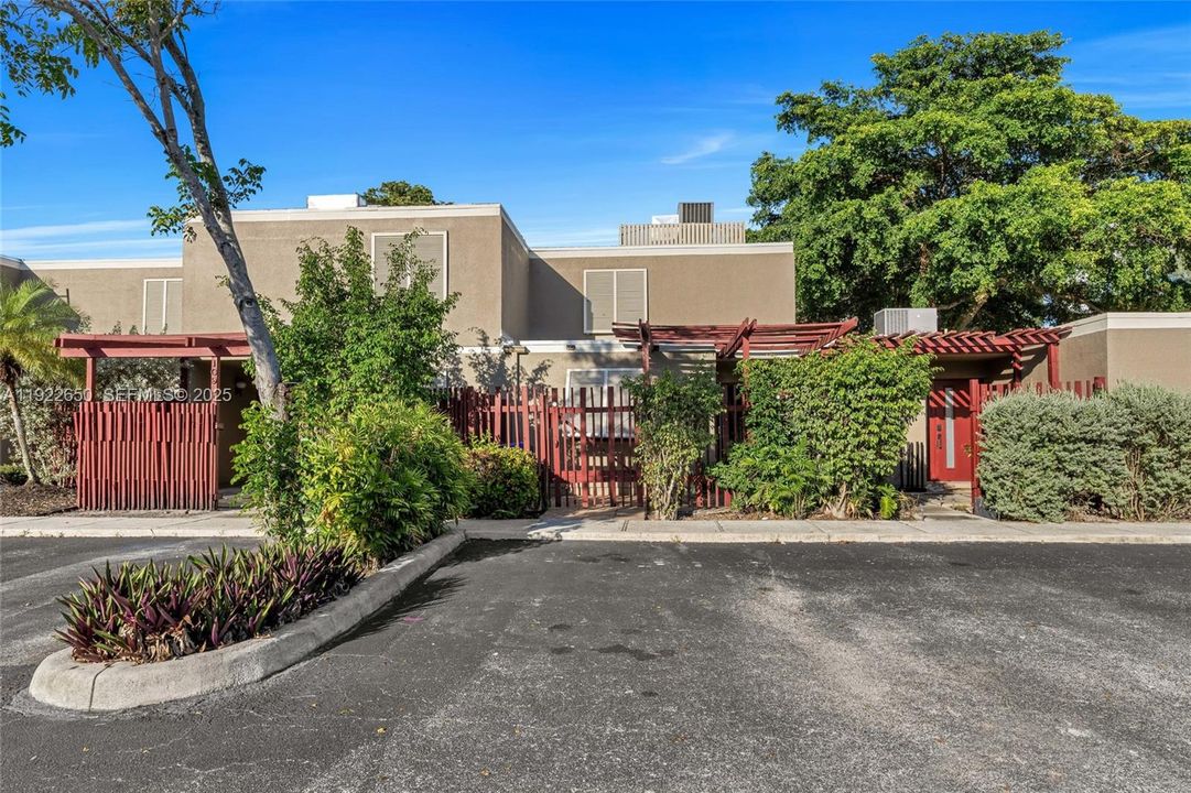 待售: $399,000 (2 贝兹, 2 浴室, 1318 平方英尺)