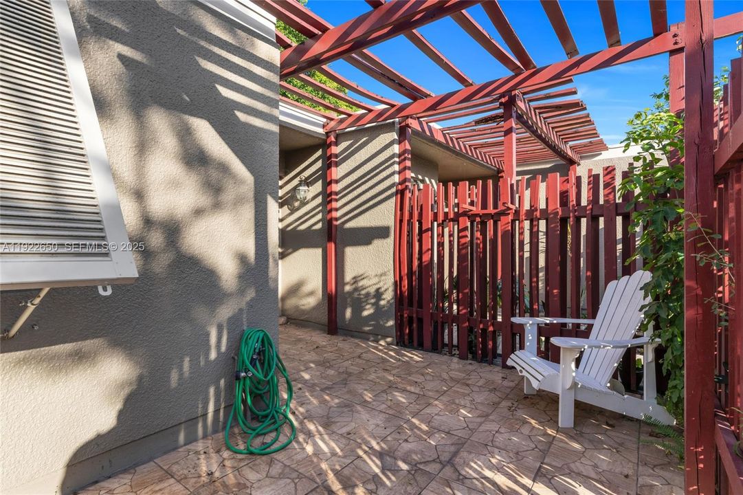 待售: $399,000 (2 贝兹, 2 浴室, 1318 平方英尺)