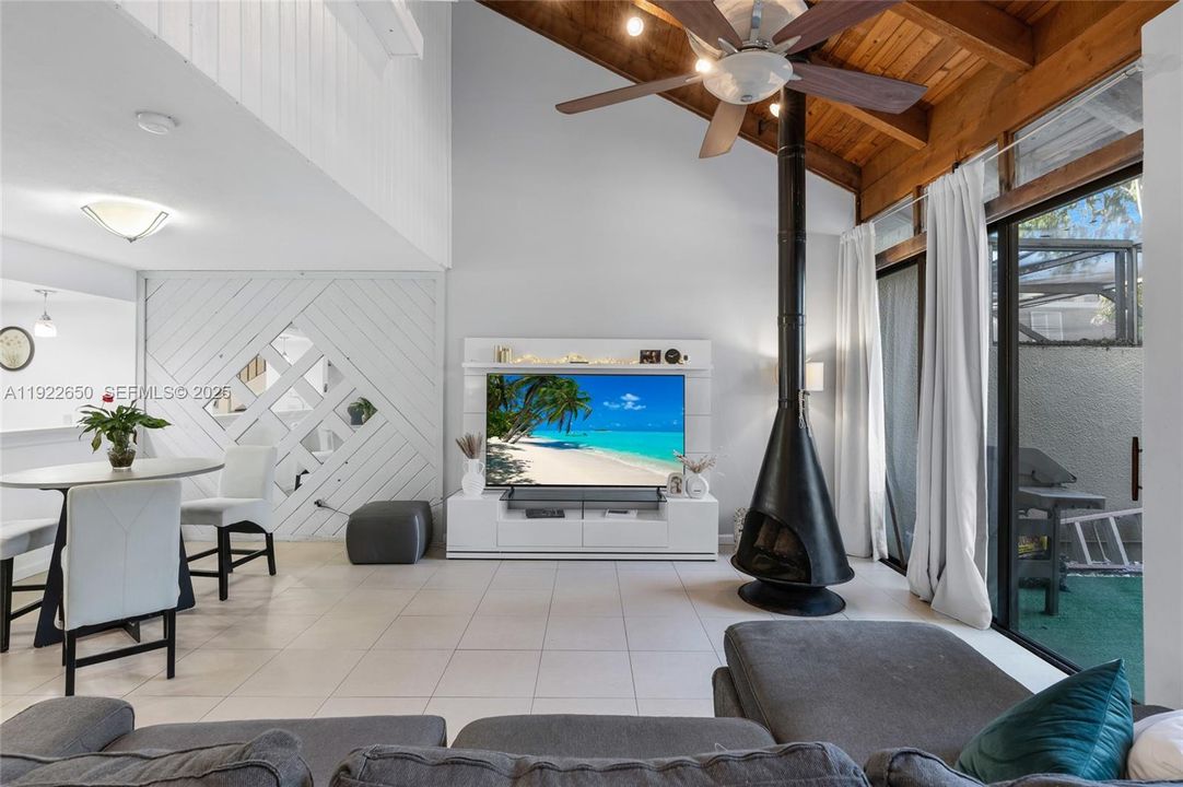 待售: $399,000 (2 贝兹, 2 浴室, 1318 平方英尺)