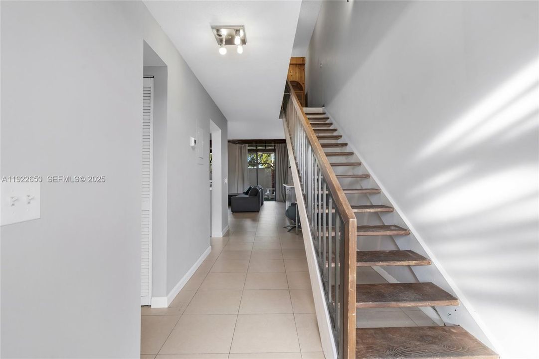 待售: $399,000 (2 贝兹, 2 浴室, 1318 平方英尺)