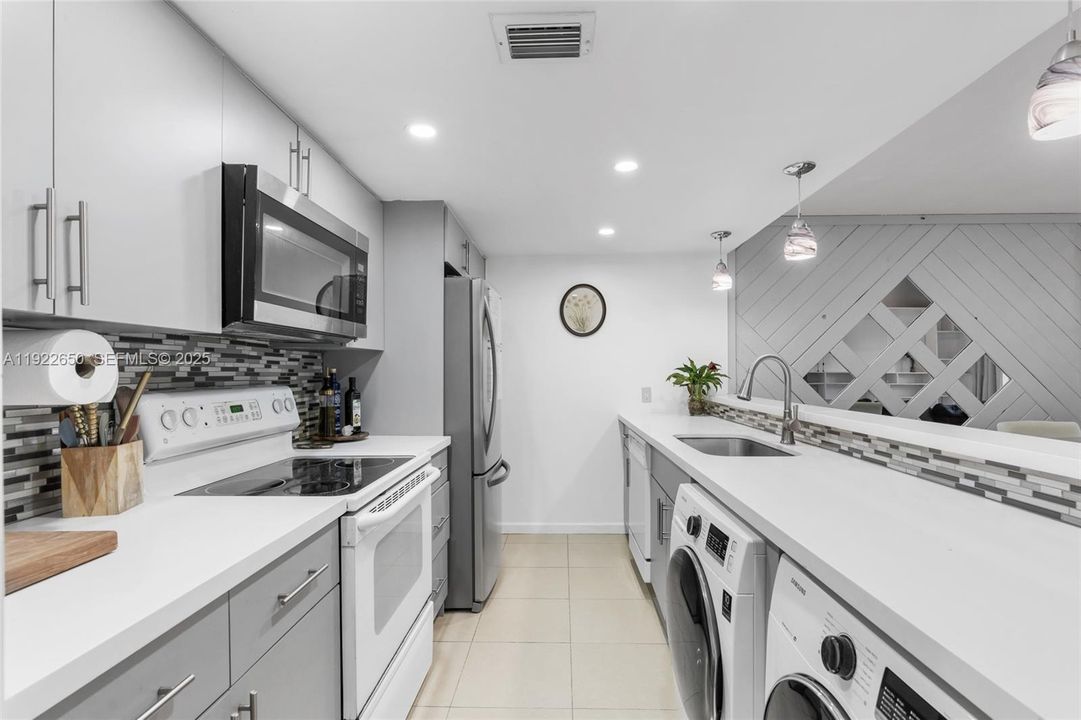 待售: $399,000 (2 贝兹, 2 浴室, 1318 平方英尺)