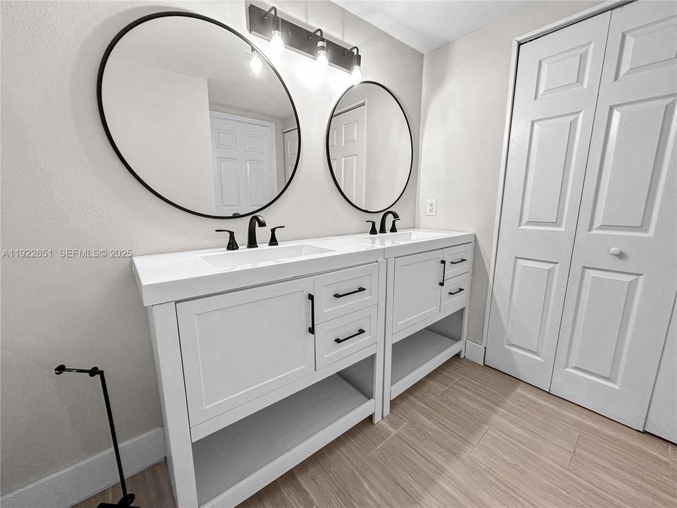 出租: $2,400 (2 贝兹, 1 浴室, 850 平方英尺)