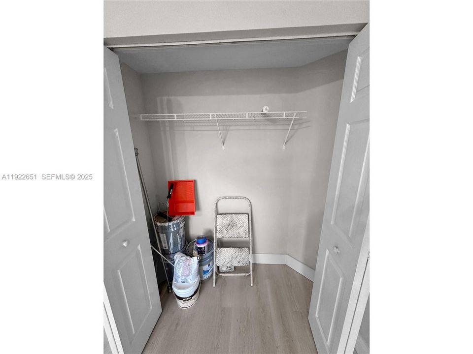 出租: $2,400 (2 贝兹, 1 浴室, 850 平方英尺)