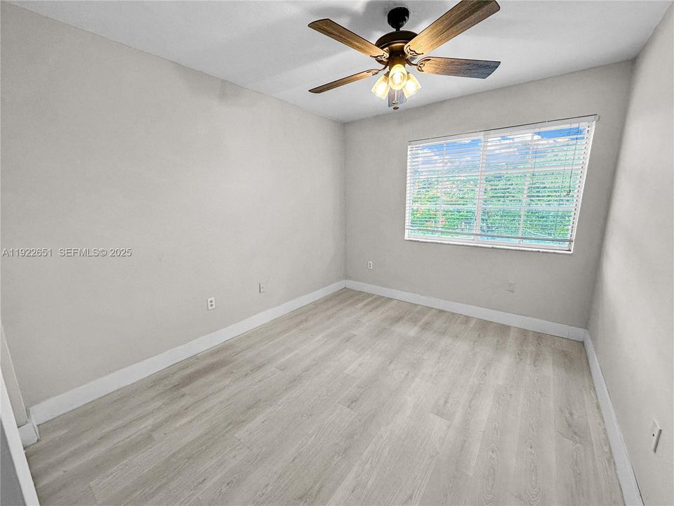 出租: $2,400 (2 贝兹, 1 浴室, 850 平方英尺)