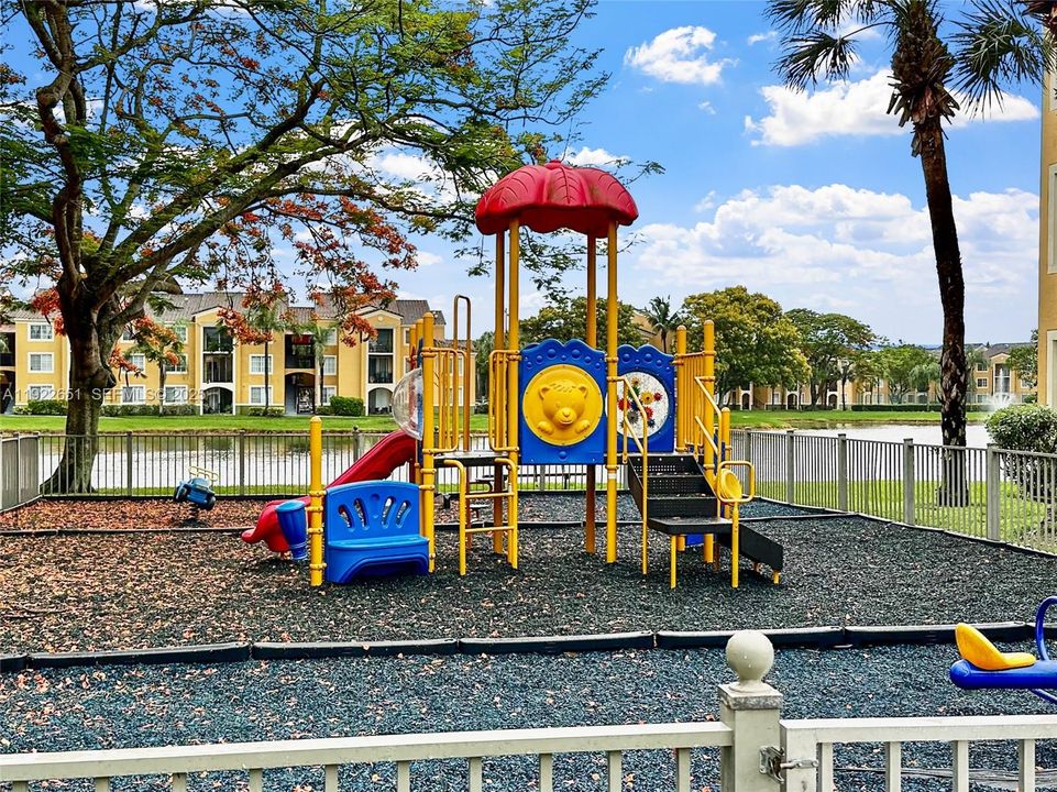 出租: $2,400 (2 贝兹, 1 浴室, 850 平方英尺)