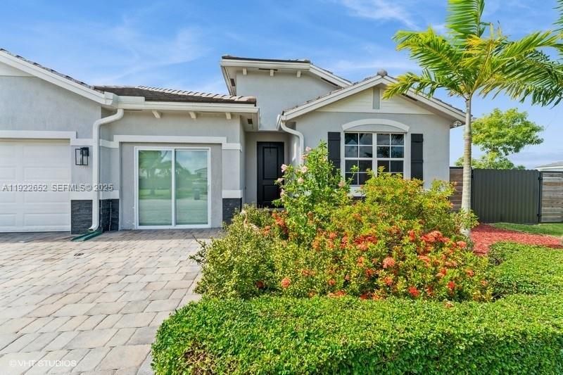 For Sale: $949,999 (4 beds, 3 baths, 2551 Square Feet)