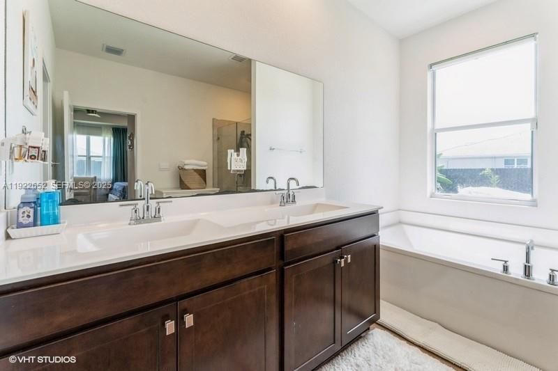 For Sale: $949,999 (4 beds, 3 baths, 2551 Square Feet)