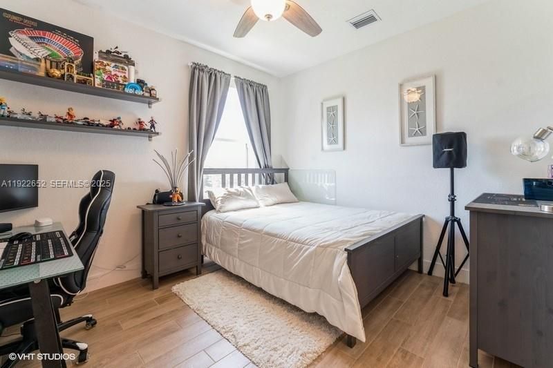 For Sale: $949,999 (4 beds, 3 baths, 2551 Square Feet)