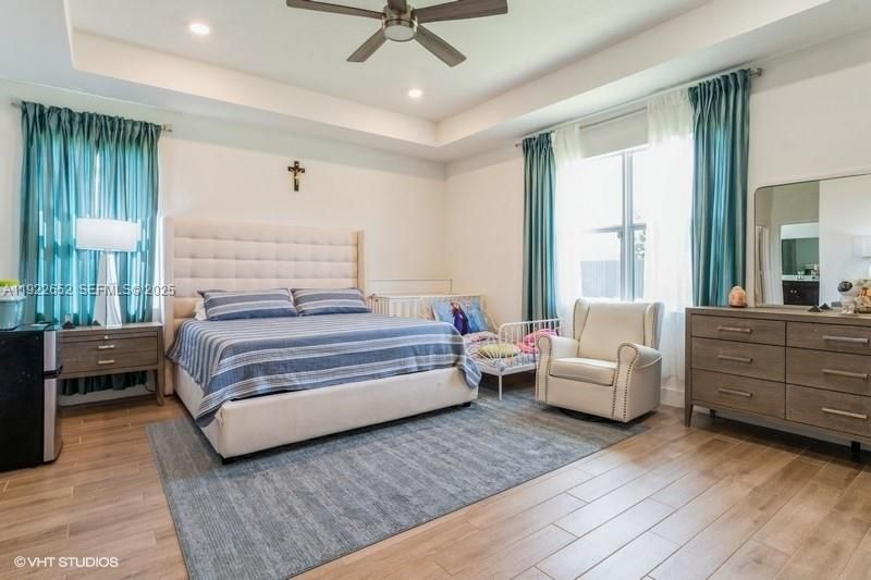 For Sale: $949,999 (4 beds, 3 baths, 2551 Square Feet)