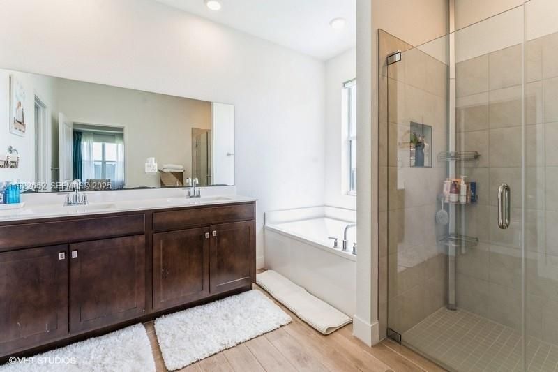 For Sale: $949,999 (4 beds, 3 baths, 2551 Square Feet)