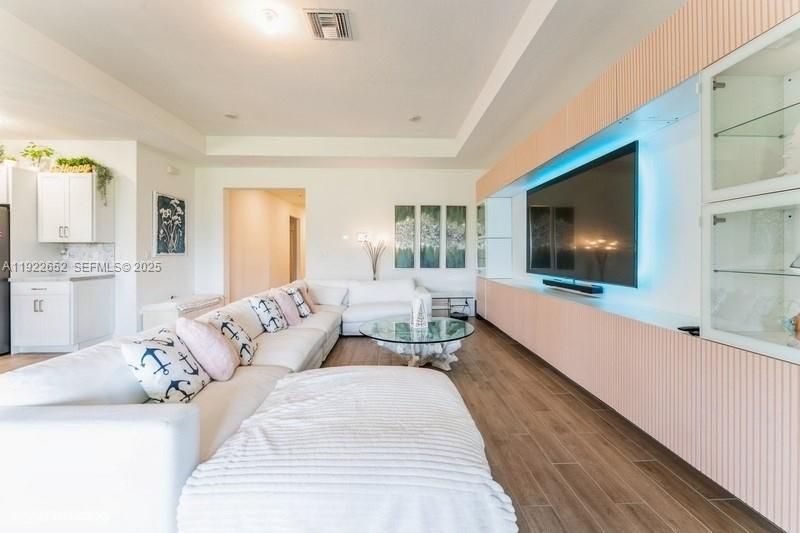 For Sale: $949,999 (4 beds, 3 baths, 2551 Square Feet)