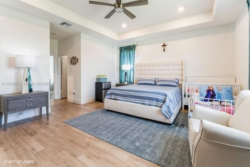 For Sale: $949,999 (4 beds, 3 baths, 2551 Square Feet)