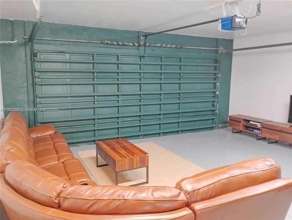 For Rent: $4,285 (4 beds, 2 baths, 2279 Square Feet)