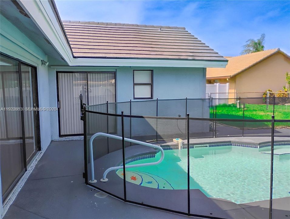 For Rent: $4,285 (4 beds, 2 baths, 2279 Square Feet)