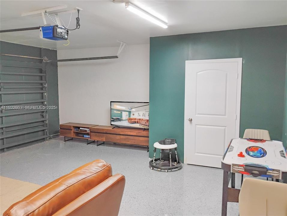 For Rent: $4,285 (4 beds, 2 baths, 2279 Square Feet)