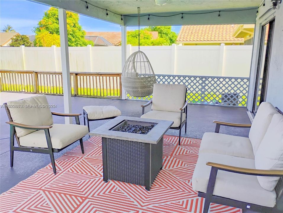 For Rent: $4,285 (4 beds, 2 baths, 2279 Square Feet)