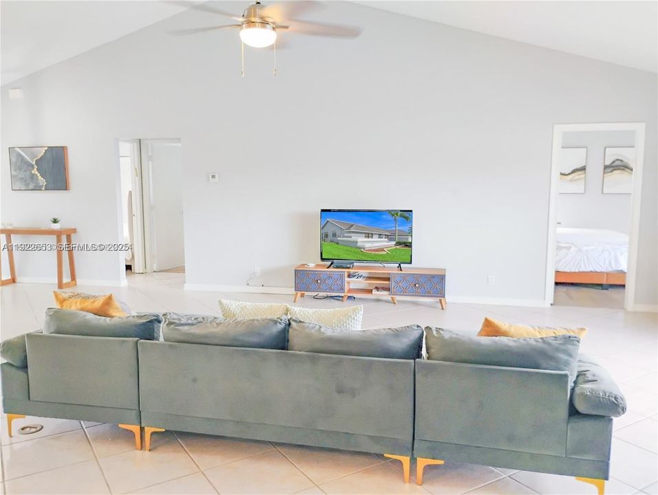 For Rent: $4,285 (4 beds, 2 baths, 2279 Square Feet)