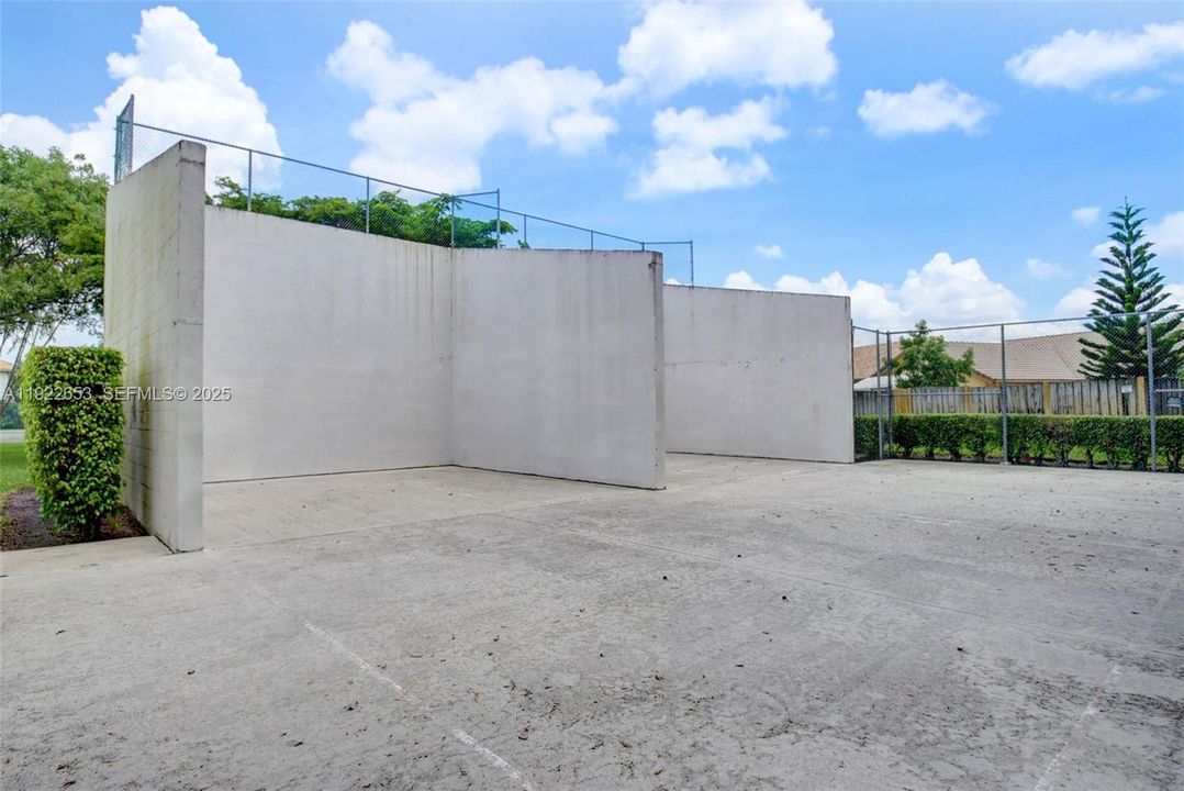 For Rent: $4,285 (4 beds, 2 baths, 2279 Square Feet)