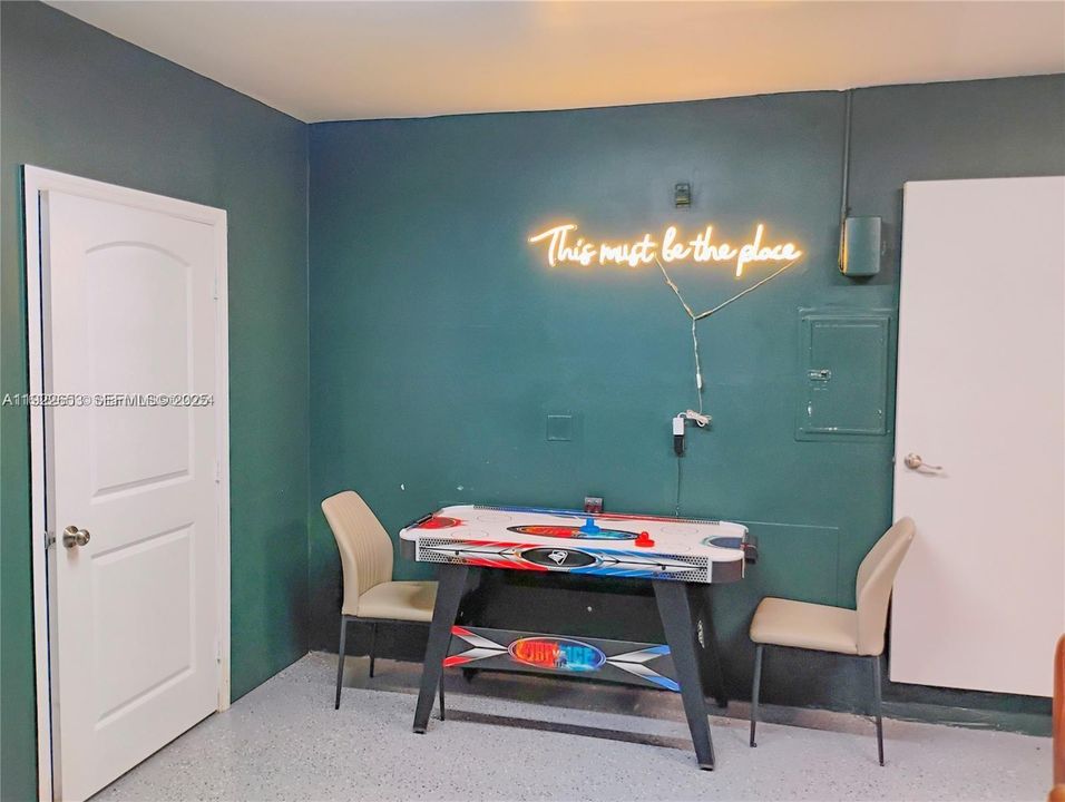 For Rent: $4,285 (4 beds, 2 baths, 2279 Square Feet)