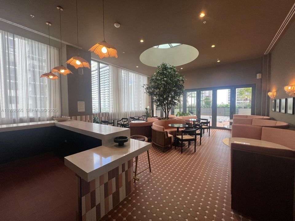 В аренду: $5,490 (2 спален, 2 ванн, 925 Квадратных фут)