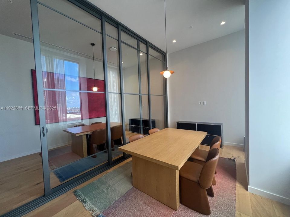 В аренду: $5,490 (2 спален, 2 ванн, 925 Квадратных фут)