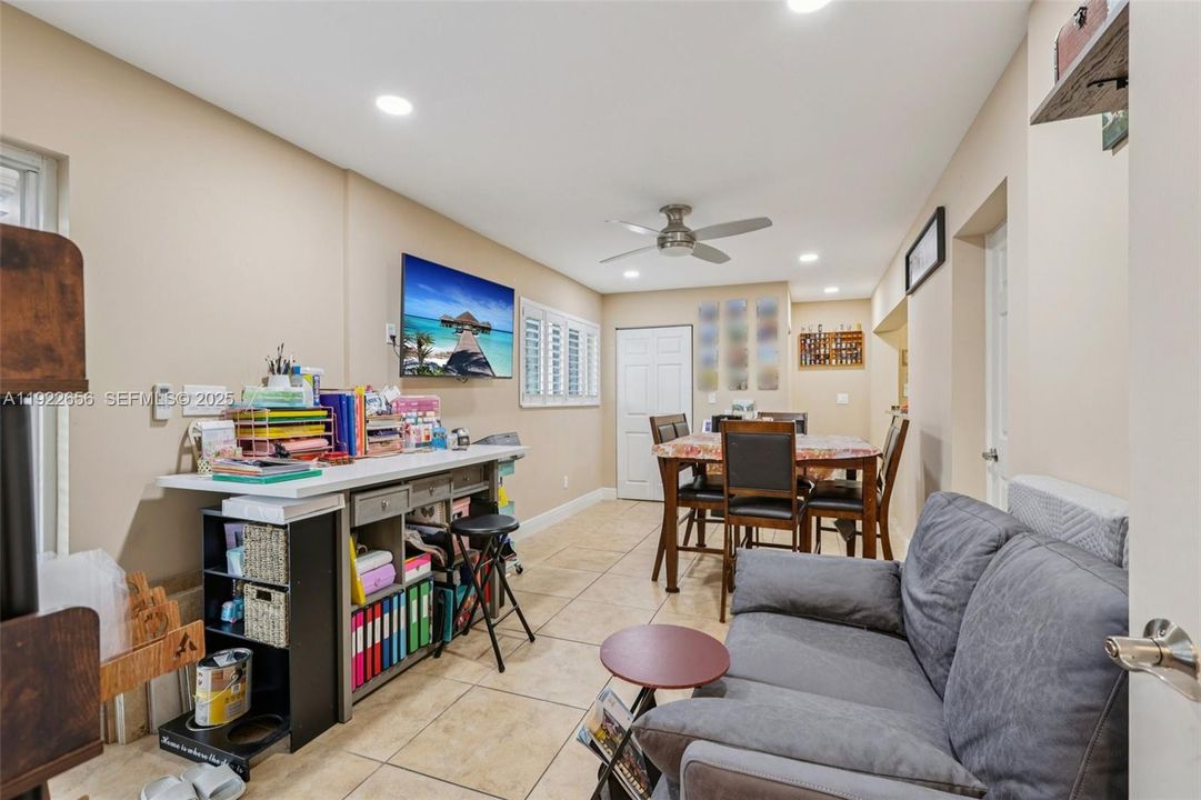 For Sale: $412,000 (2 beds, 2 baths, 1216 Square Feet)