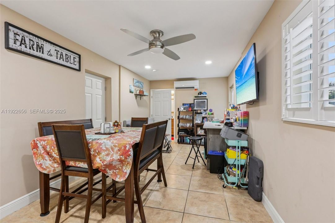 For Sale: $412,000 (2 beds, 2 baths, 1216 Square Feet)