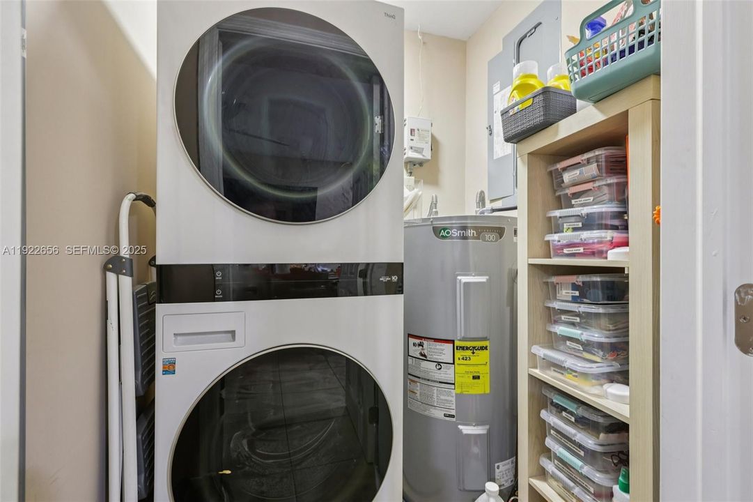 For Sale: $412,000 (2 beds, 2 baths, 1216 Square Feet)