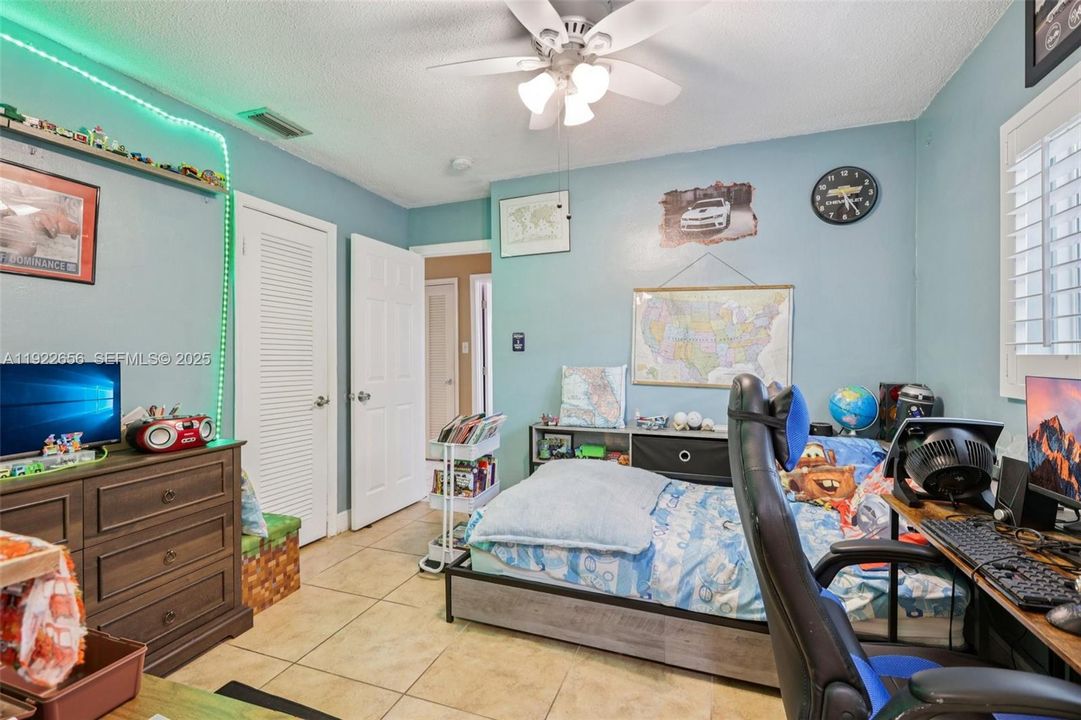 For Sale: $412,000 (2 beds, 2 baths, 1216 Square Feet)