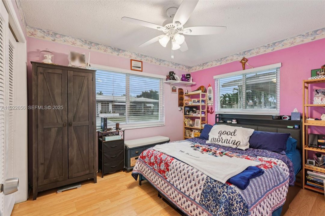 For Sale: $412,000 (2 beds, 2 baths, 1216 Square Feet)