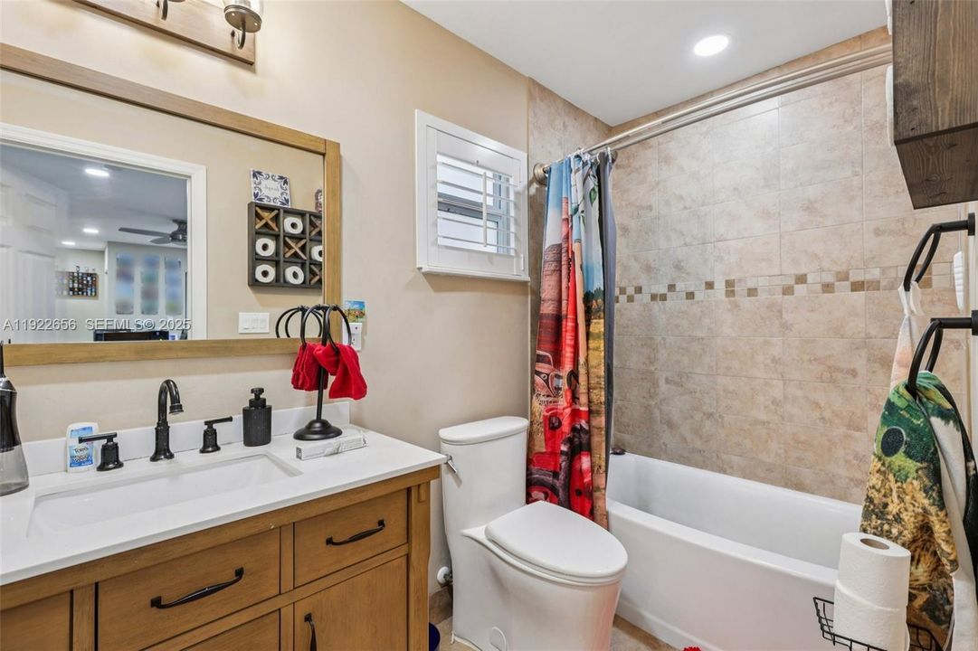 For Sale: $412,000 (2 beds, 2 baths, 1216 Square Feet)