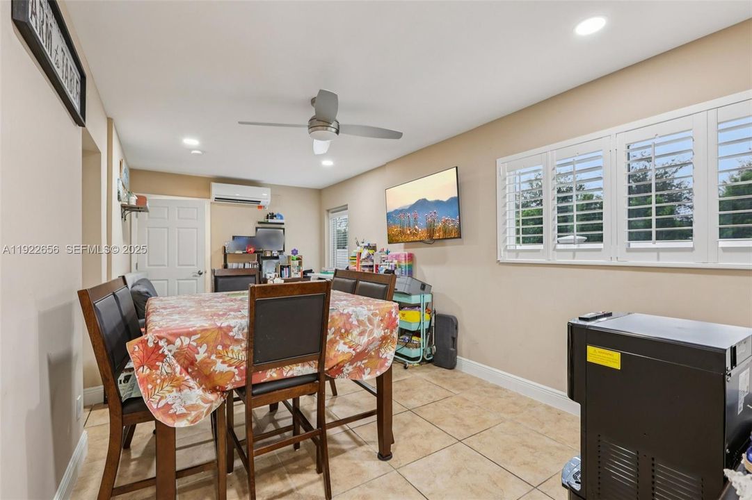 For Sale: $412,000 (2 beds, 2 baths, 1216 Square Feet)