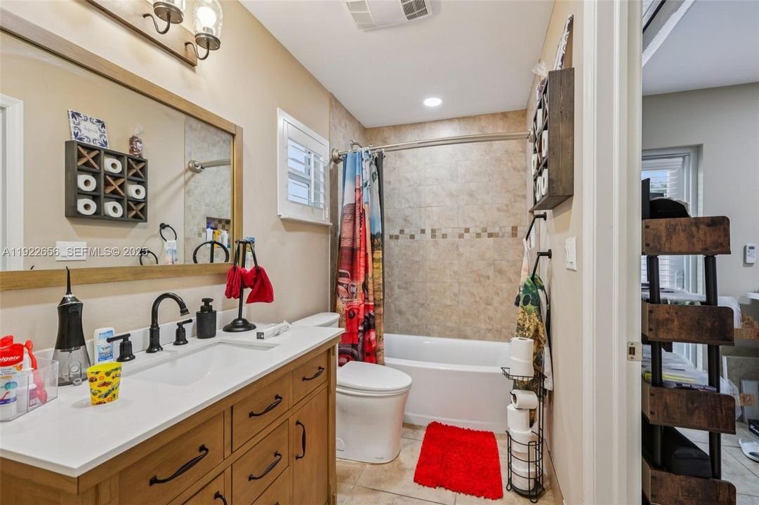 For Sale: $412,000 (2 beds, 2 baths, 1216 Square Feet)