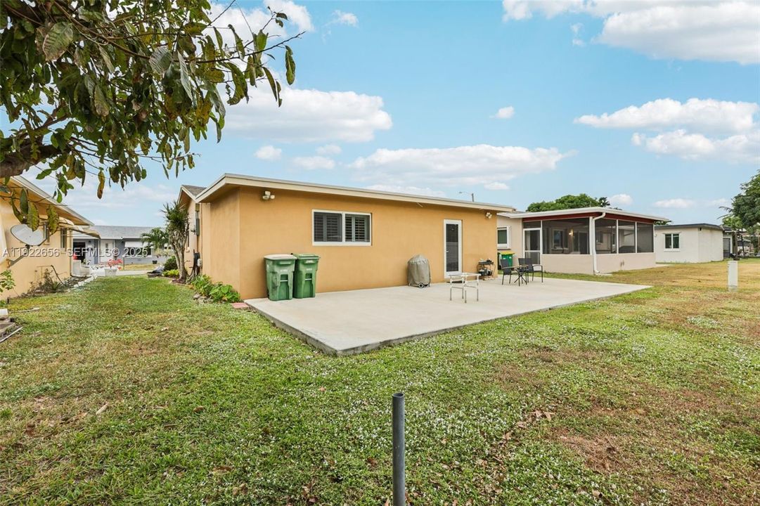 For Sale: $412,000 (2 beds, 2 baths, 1216 Square Feet)