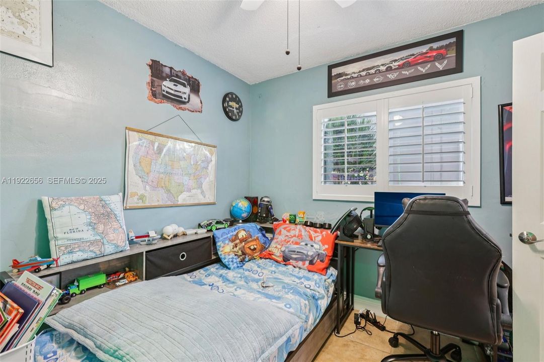 For Sale: $412,000 (2 beds, 2 baths, 1216 Square Feet)