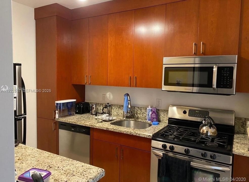 For Rent: $2,500 (2 beds, 1 baths, 1100 Square Feet)