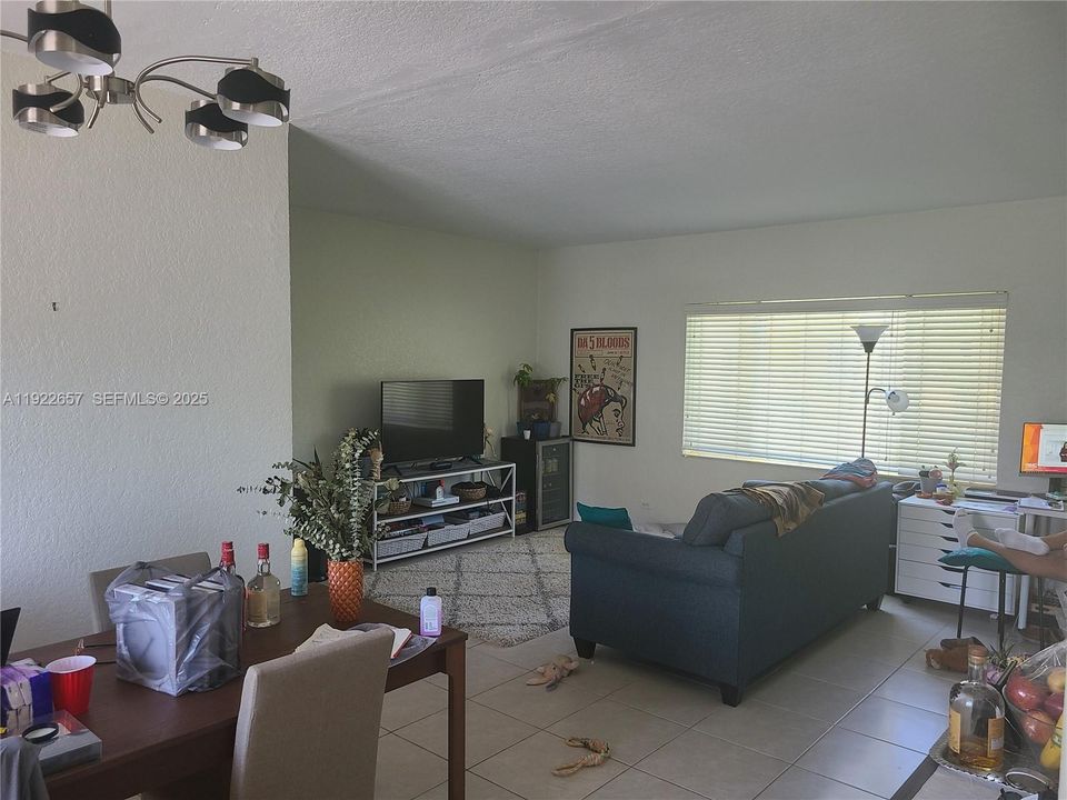 For Rent: $2,500 (2 beds, 1 baths, 1100 Square Feet)