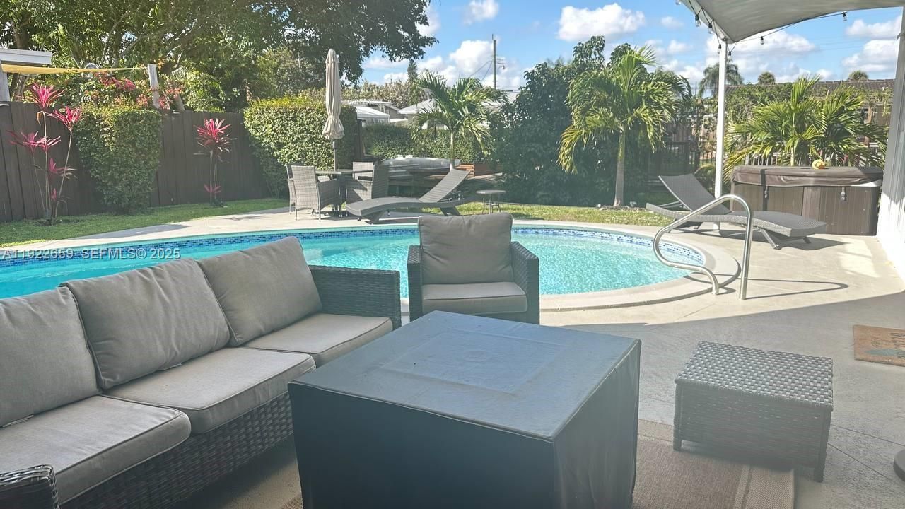 For Rent: $4,200 (3 beds, 2 baths, 1366 Square Feet)