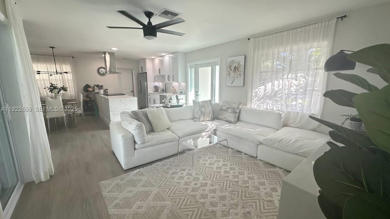 For Rent: $4,200 (3 beds, 2 baths, 1366 Square Feet)