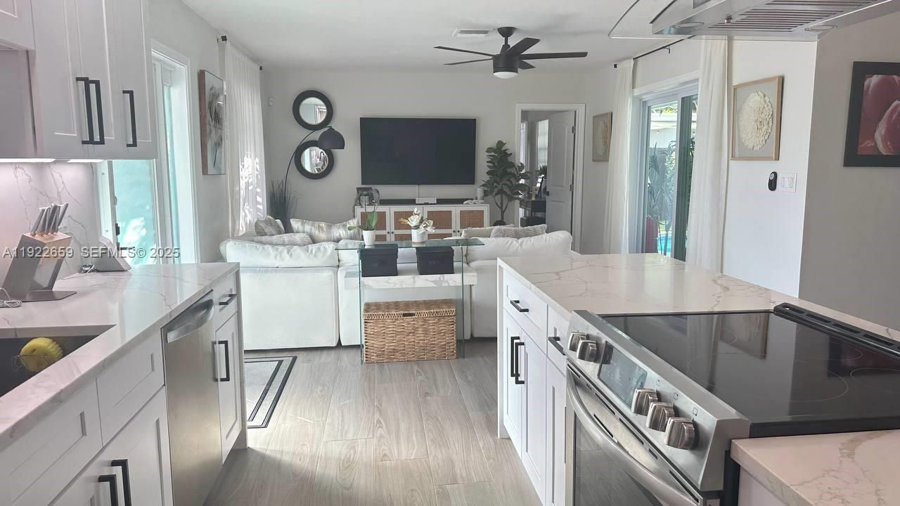 For Rent: $4,200 (3 beds, 2 baths, 1366 Square Feet)