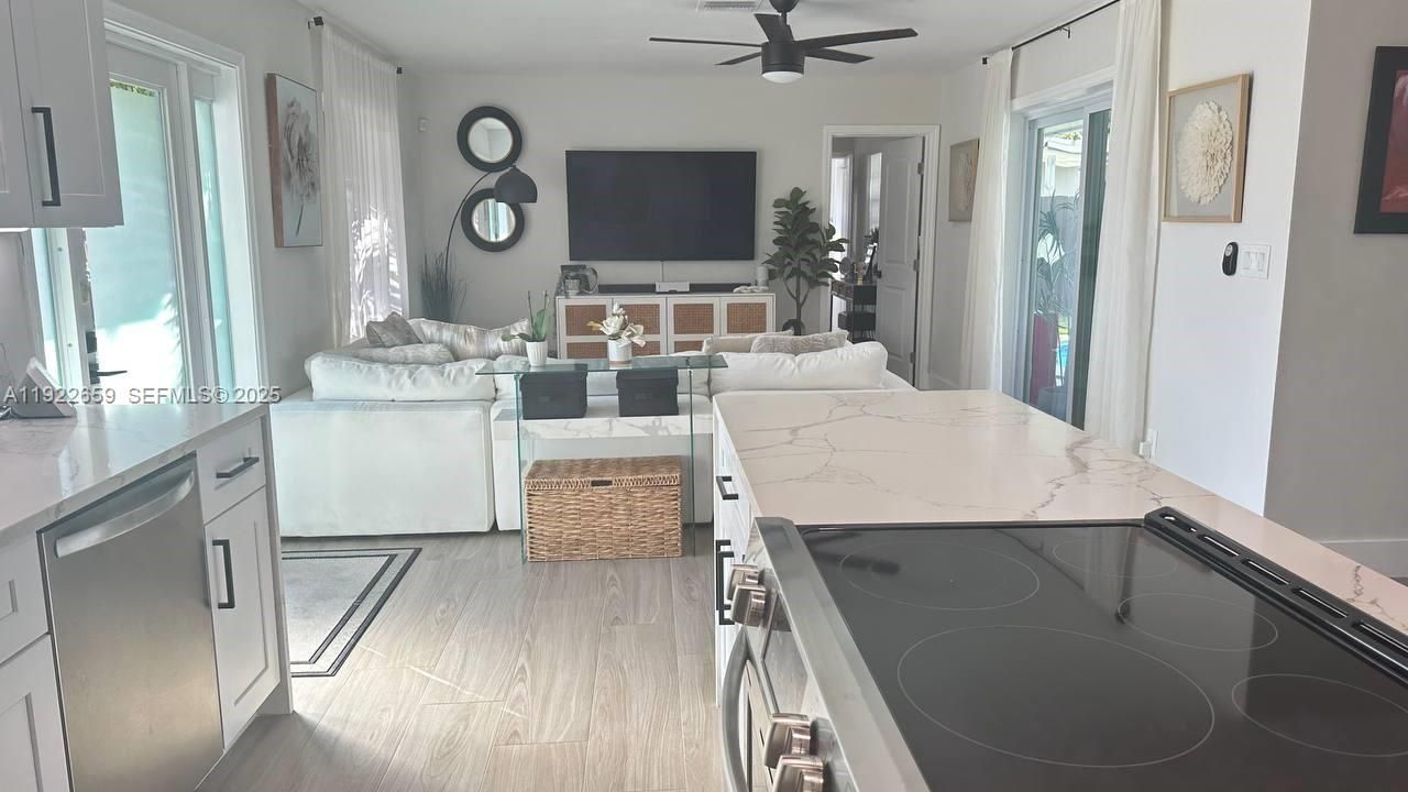 For Rent: $4,200 (3 beds, 2 baths, 1366 Square Feet)