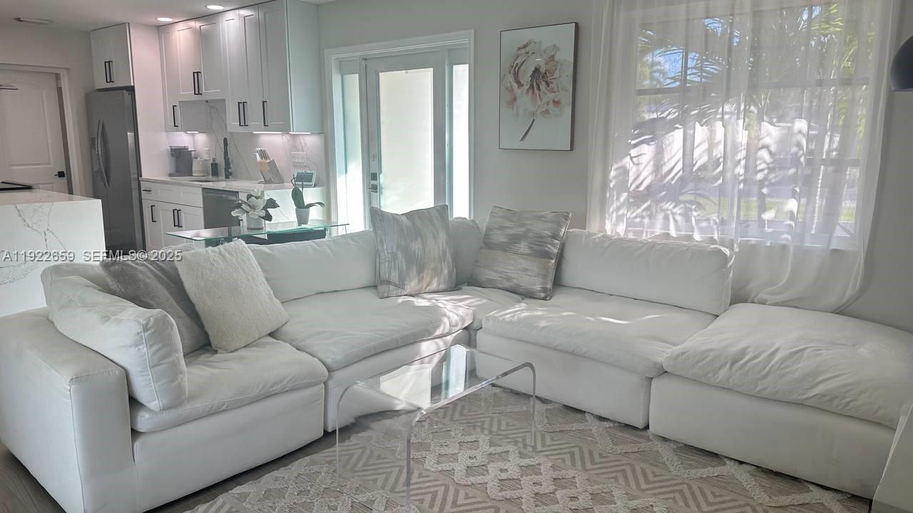 For Rent: $4,200 (3 beds, 2 baths, 1366 Square Feet)