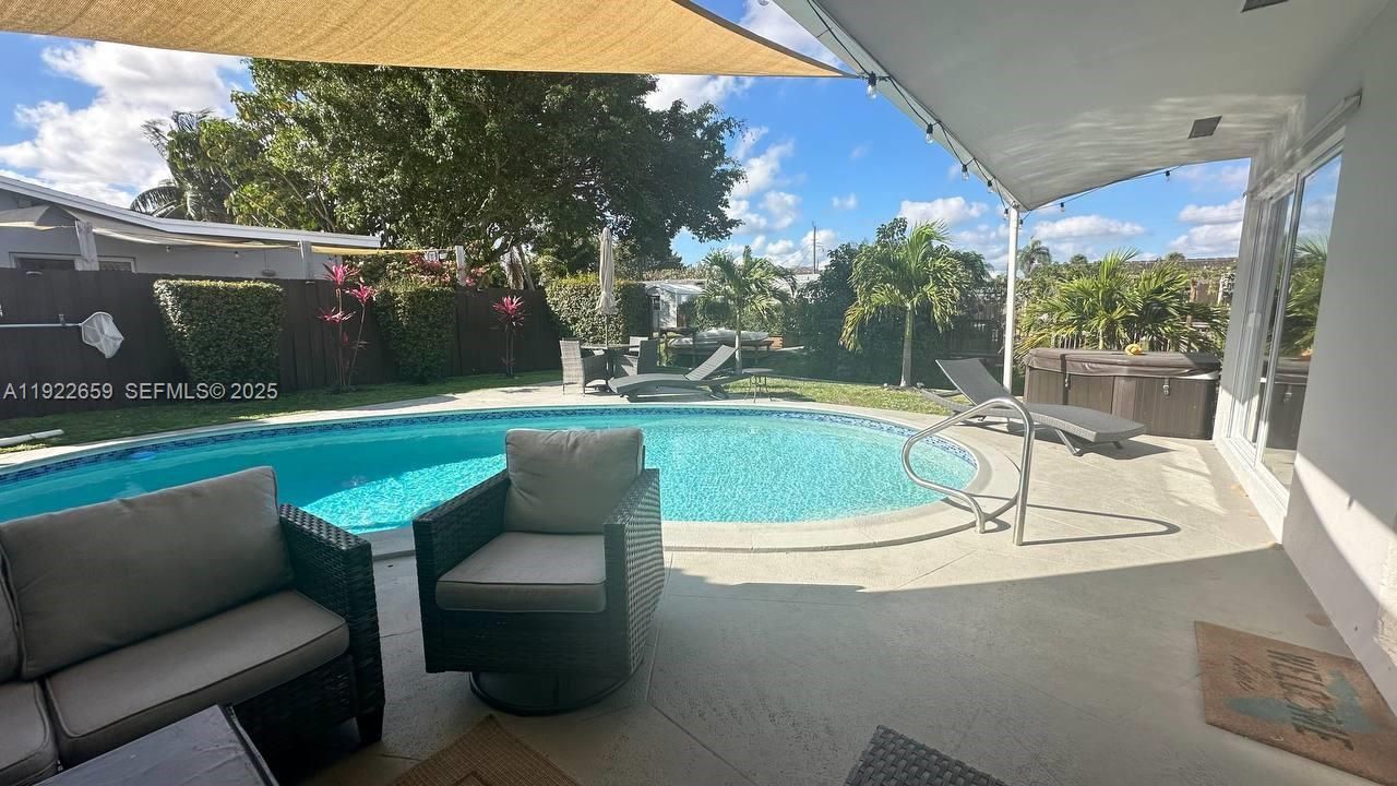 For Rent: $4,200 (3 beds, 2 baths, 1366 Square Feet)