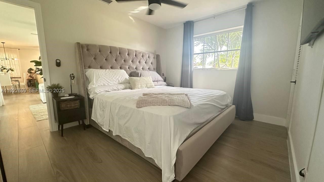 For Rent: $4,200 (3 beds, 2 baths, 1366 Square Feet)