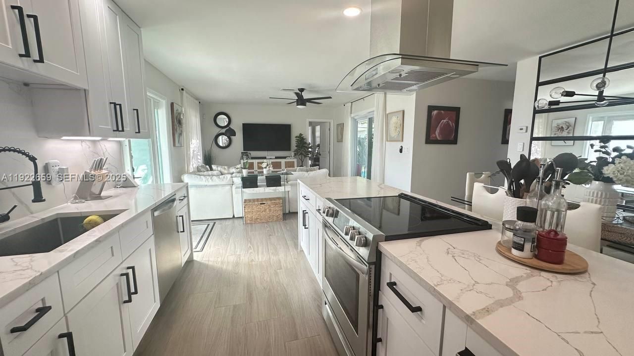 For Rent: $4,200 (3 beds, 2 baths, 1366 Square Feet)