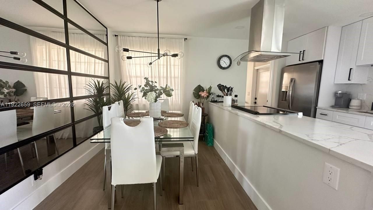 For Rent: $4,200 (3 beds, 2 baths, 1366 Square Feet)