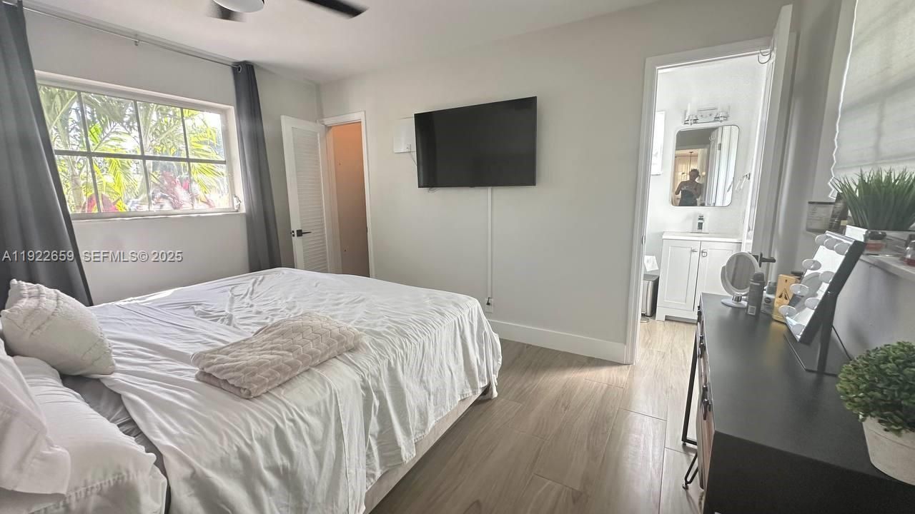 For Rent: $4,200 (3 beds, 2 baths, 1366 Square Feet)