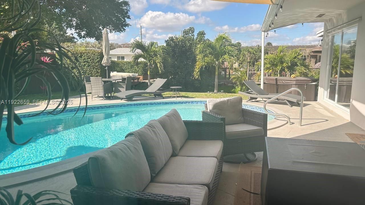 For Rent: $4,200 (3 beds, 2 baths, 1366 Square Feet)